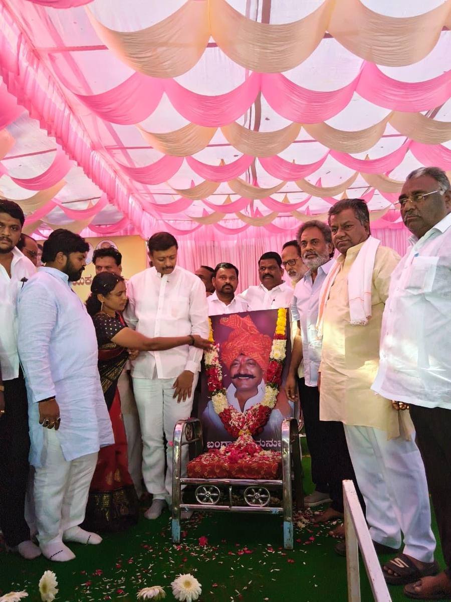 Shantgouda with farmers and well-wishers – photo 16
